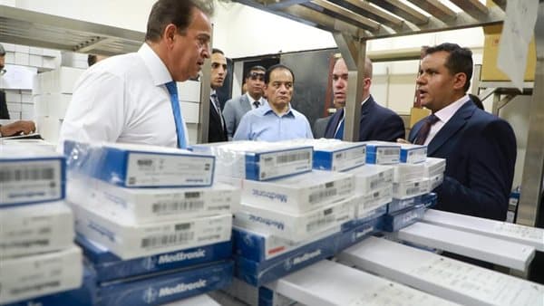 Health Minister reviews kidney and heart supply stock