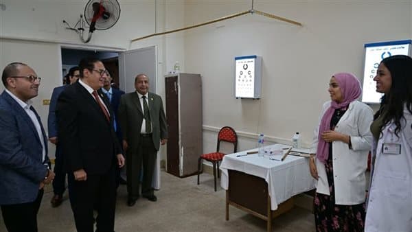 Cairo University President Visits Students' Hospital for New Student Health Checks