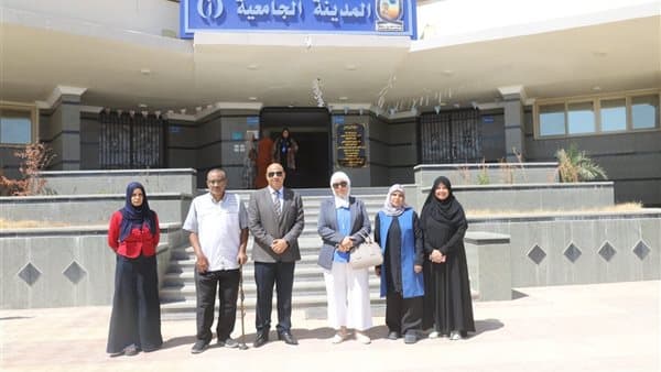 نائب رئيس جامعة قنا يتفقد المدن الجامعية