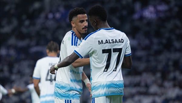 الهلال يتخلف أمام نيوم 2-0 في الشوط الأول