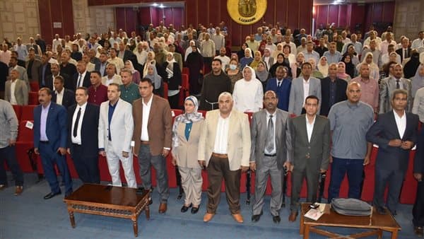 محافظ الأقصر يترأس اجتماع التعليم استعدادًا للعام الجديد