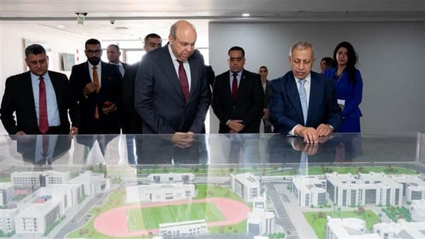 وزير الطيران يزور فرع الأكاديمية في العلمين