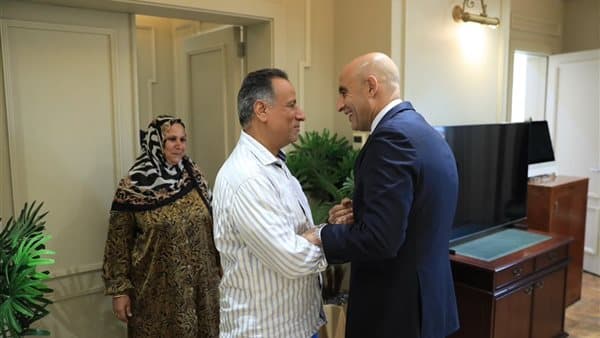 Education Minister honors school directors
