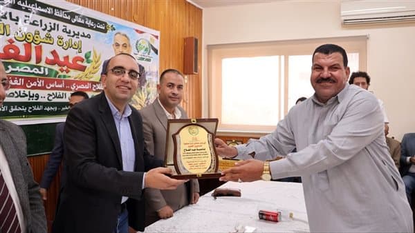 Ismailia Deputy Governor honors farmers