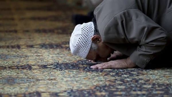 حكم سجود السهو وطريقة أدائه