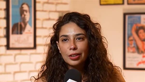 مخرجة هبة يسري تشرح مشهد البوسة
