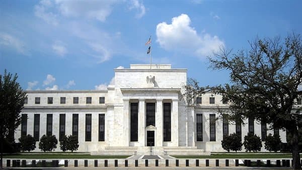 Fed Faces Pressure vs Inflation Signals