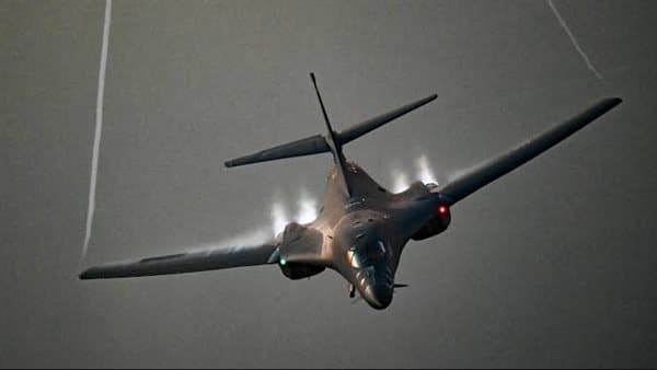 استخدام قاذفات B-1 من قاعدة بريطانية