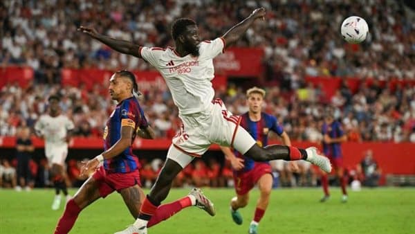 Raphinha scores hat-trick as Barcelona beats Sevilla