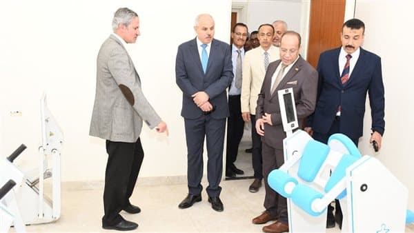 Canal Univ President Reviews Physiotherapy Center