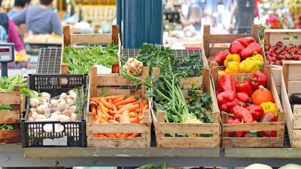 أسعار الخضار اليوم: استقرار الطماطم وانخفاض الليمون