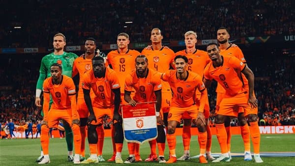 مباراة هولندا وصربيا تتقدم هولندا 1-0 في الشوط الأول