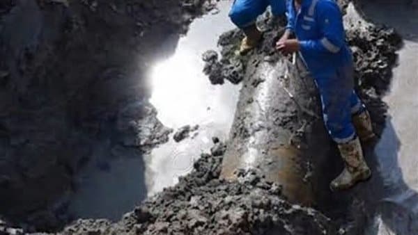 Suez Canal Authority oversees pipeline repair