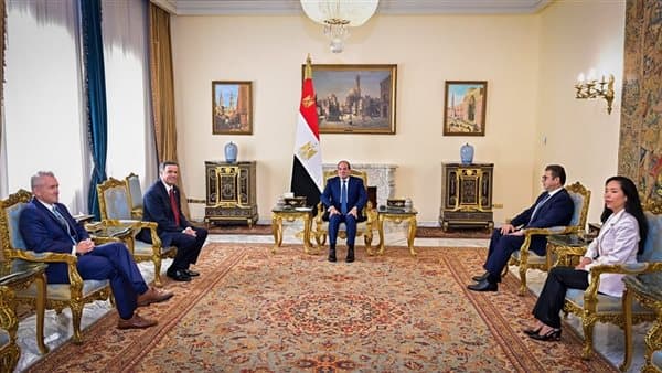 الرئاسة في أسبوع: متابعة كارت الخدمات واستقبال مسؤولين