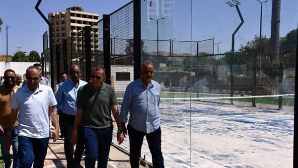 محافظ أسوان يطلع على مشاريع ملاعب البادل