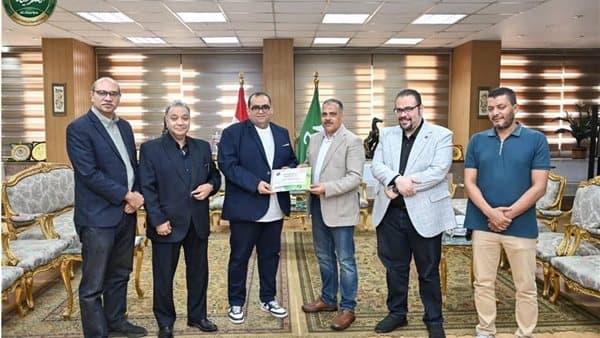 Al-Sharqiya governor honors top hospital directors