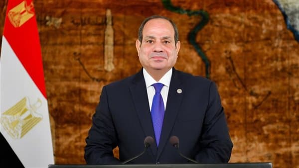 السيسي يزور أجنحة البترول والكهرباء