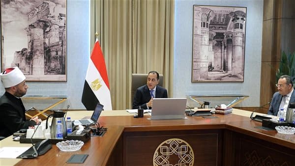 مدبولي يناقش الشائعات وتجديد الخطاب في مؤتمر أكتوبر
