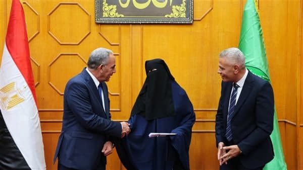 Ismailia governor grants 5 free Umrah permits