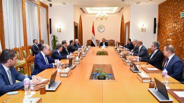 وزير الخارجية يتابع الأزمات الإقليمية