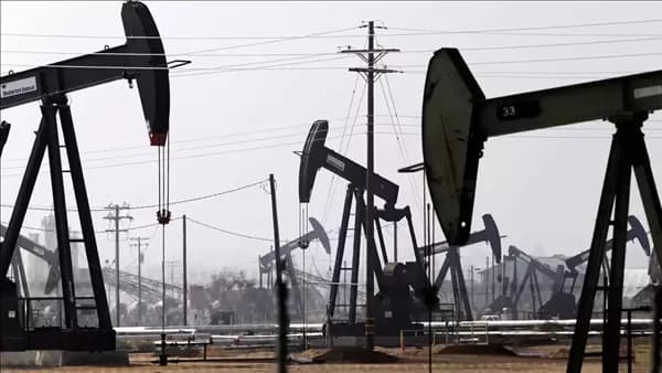 Brent surpasses $98, WTI falls