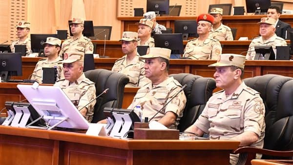 Defense Minister reviews chemical warfare command project