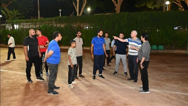 رئيس جامعة أسيوط يراجع تجهيزات المنشآت الرياضية