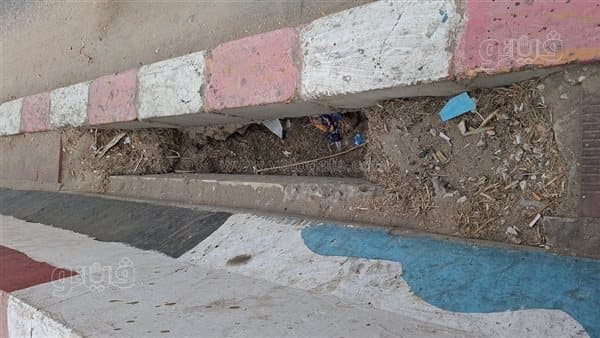 حفرة قاتلة على رصيف قنا