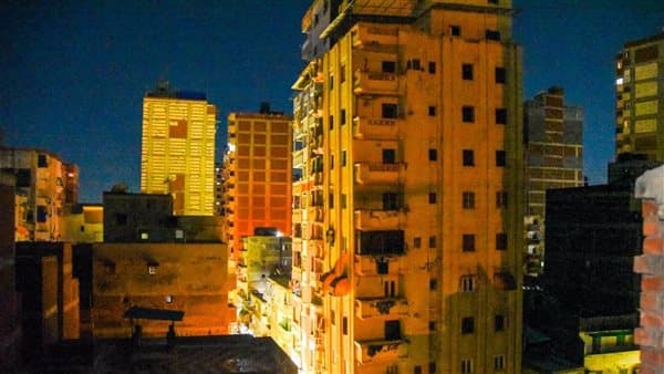 إزالة عقار أمبروزو المائل بمحرم بك بالإسكندرية