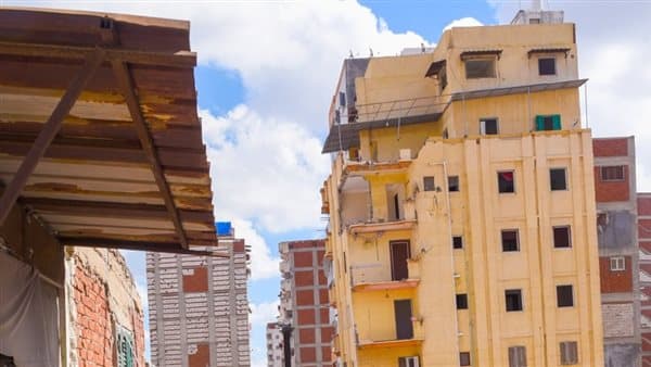 محافظ الإسكندرية يراقب إزالة العقار المائل بلامبروزو