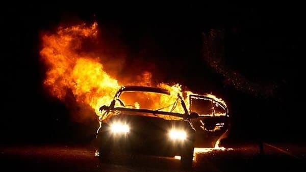 Vehicle destroyed in Sandiyon fire