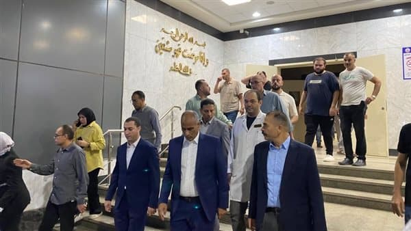 محافظ كفر الشيخ يراجع حالات مصابي انهيار عقار في بيلا