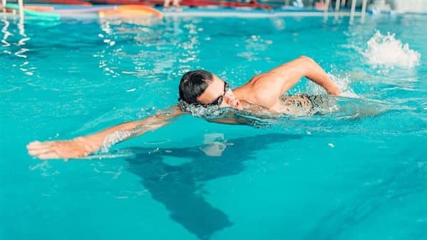 Dream of swimming and facing challenges