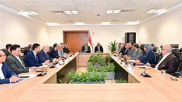 Water Minister reviews Alexandria beach projects