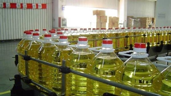 أسعار الزيت تتراجع بعد ارتفاع أمس