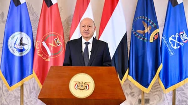 العليمي: الحوثيون يهاجمون مدنيين بالمطار