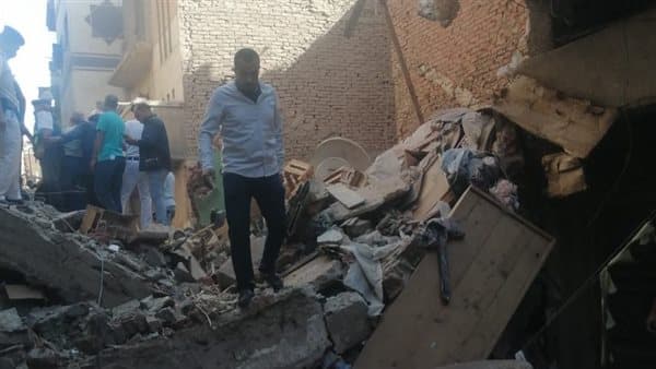 انتشال جثتين من أنقاض منزل المحلة