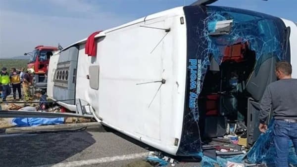 Turkey bus crash kills and injures 38