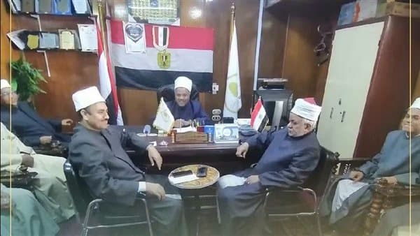 مدير أوقاف قنا يناقش تطوير أداء المساجد