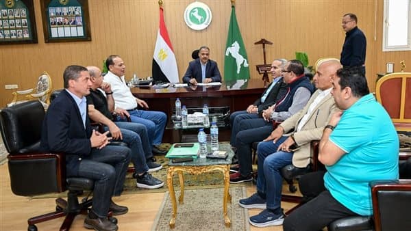 Eastern Province governor discusses district issues