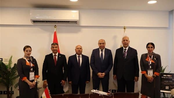 Transport and Civil Aviation Ministers sign cooperation with Air Cairo and National Tunnels