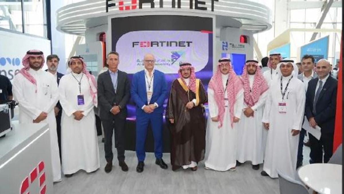 Al-Baha University signs two MOUs on cybersecurity and digital shift