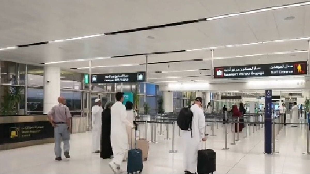 كاتب سياسي: هجمات الحوثي على مطار الملك خالد تعد جريمة حرب
