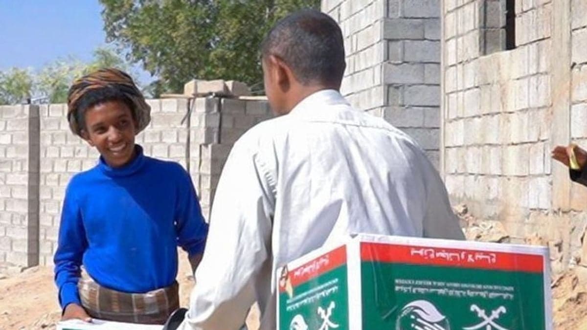 King Salman Center distributes 1,100 food parcels in Shabwa