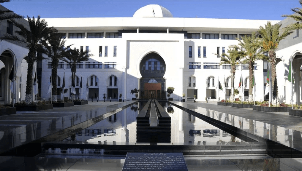 الجزائر تدين هجوم محطة كهربائية في المدينة المنورة