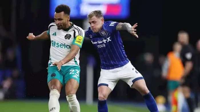 Ipswich Town acquires winger Isaac from Leicester