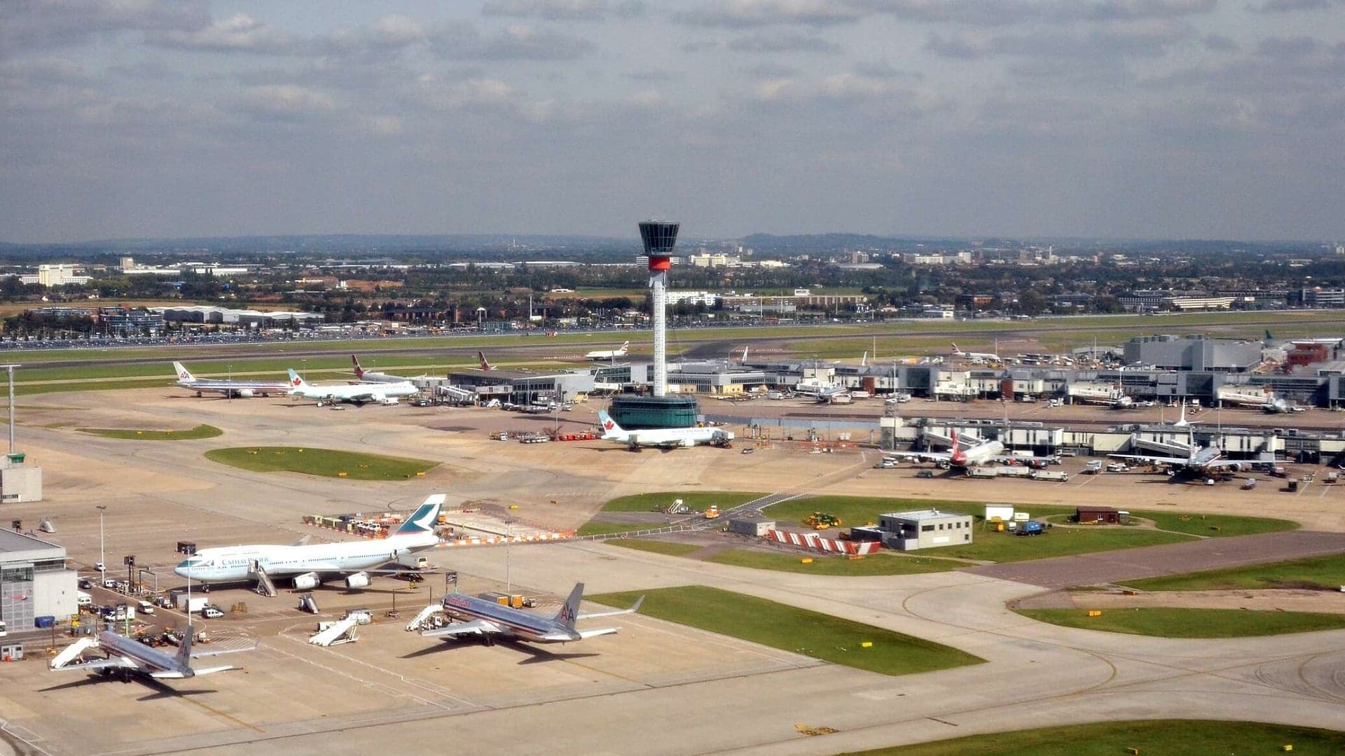 Britain Alerts for Sudden Airspace Closure