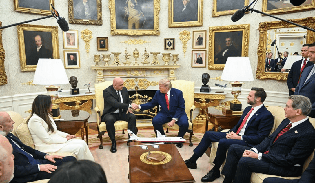 Trump presses Aoun to free Lebanon from Hezbollah