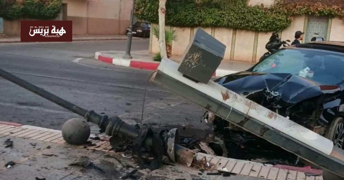 Jeddah Car Crash Leaves Two Destroyed