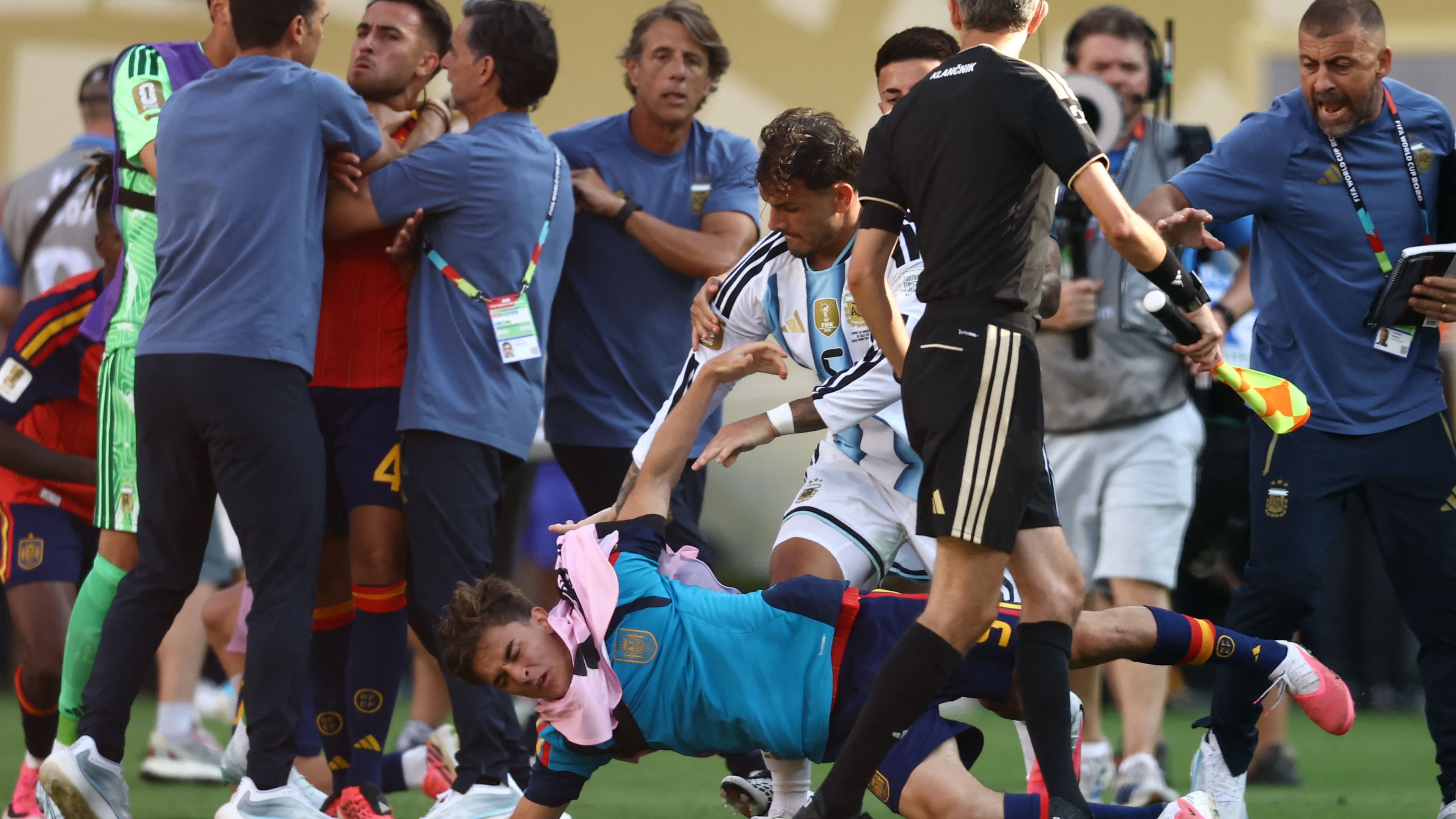 Piers Morgan criticizes Argentine violence